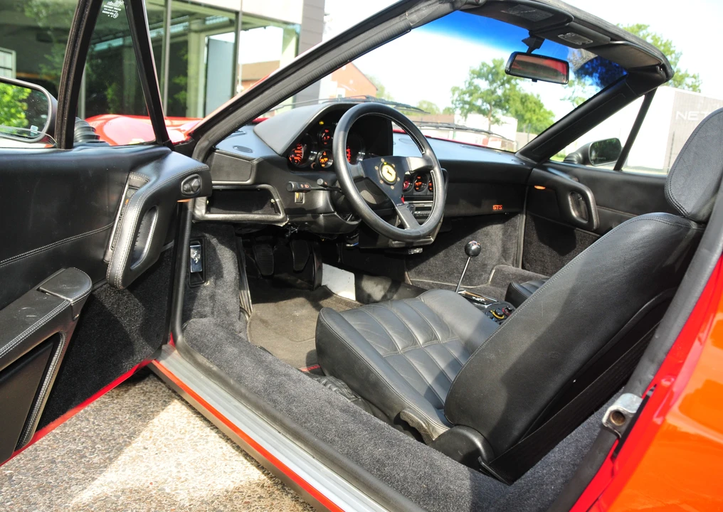 Ferrari 328 GTS - Image 17 of 29