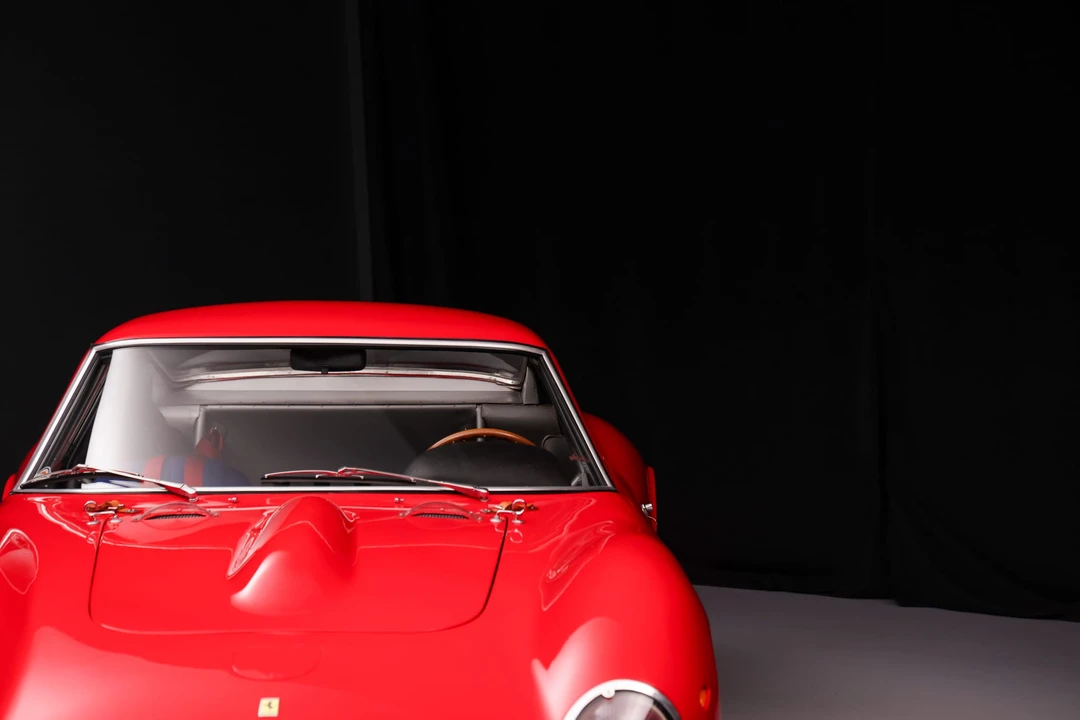 Ferrari 330 GT 2+2 - Image 11 of 31