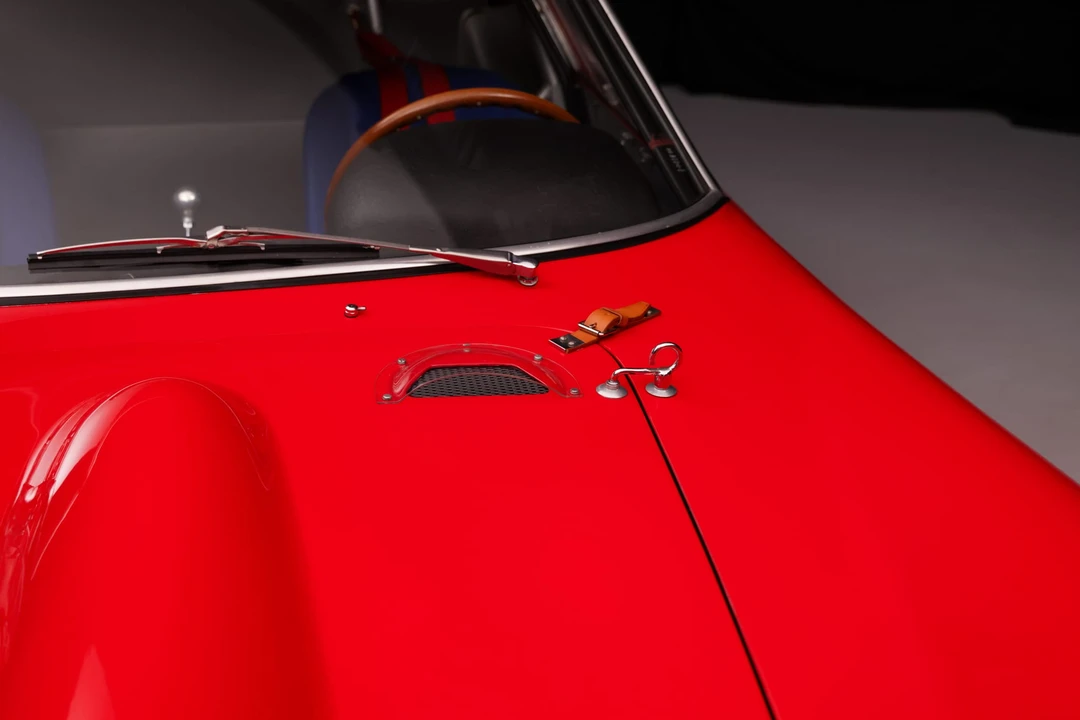 Ferrari 330 GT 2+2 - Image 23 of 31