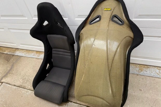 Parts & Memorabilia Seats & Interior - Image 2 of 4