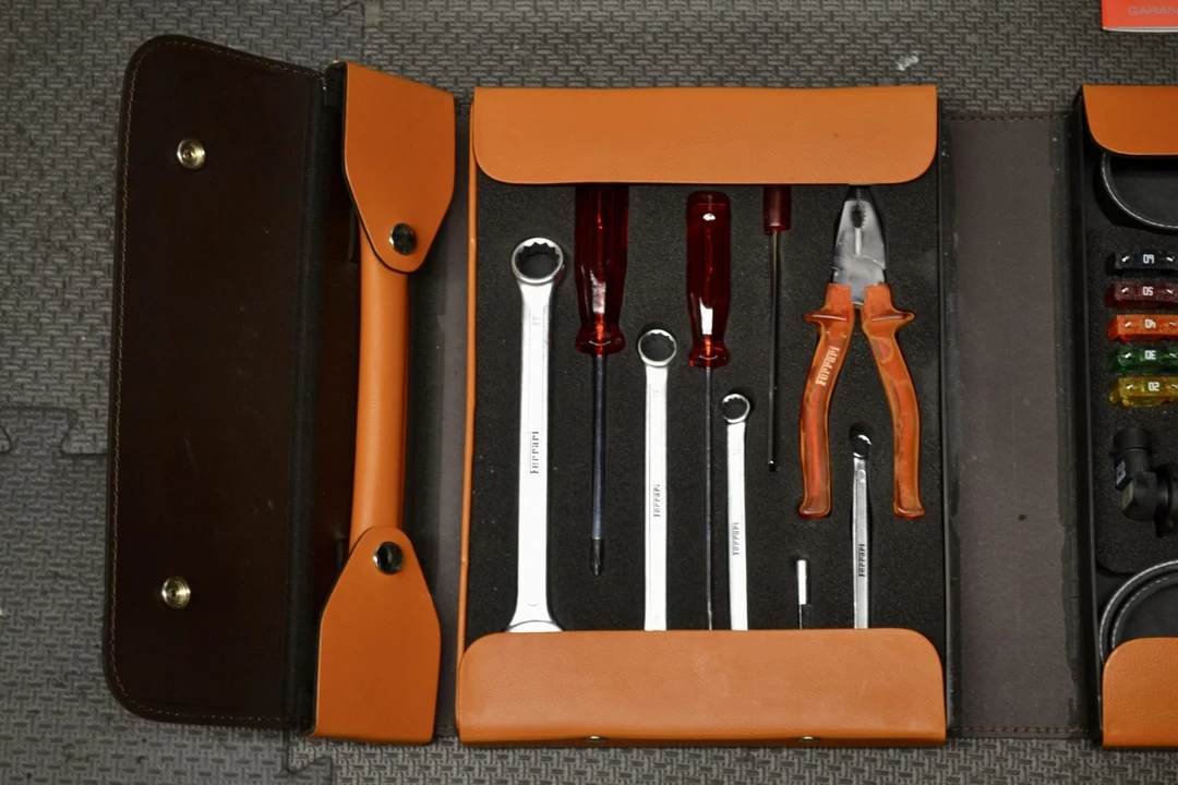 Parts & Memorabilia Tools - Image 5 of 31