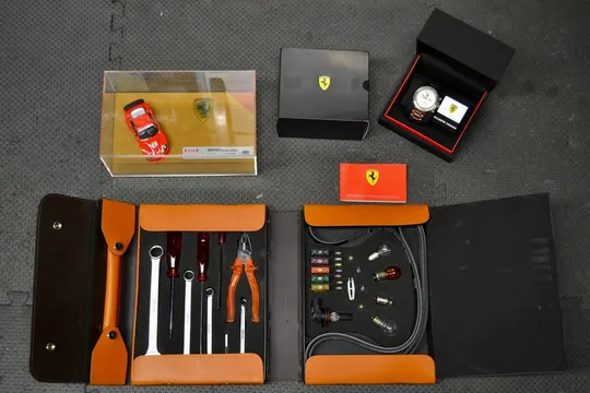 Ferrari 360 Modena Tool Kit & Scuderia Ferrari Chronograph
