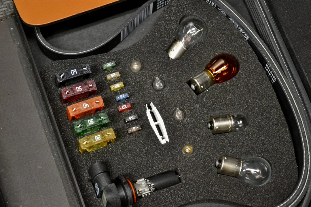 Parts & Memorabilia Tools - Image 17 of 31