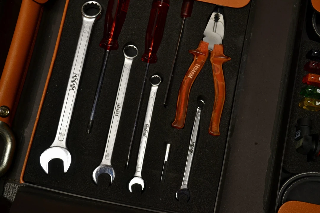 Parts & Memorabilia Tools - Image 7 of 31