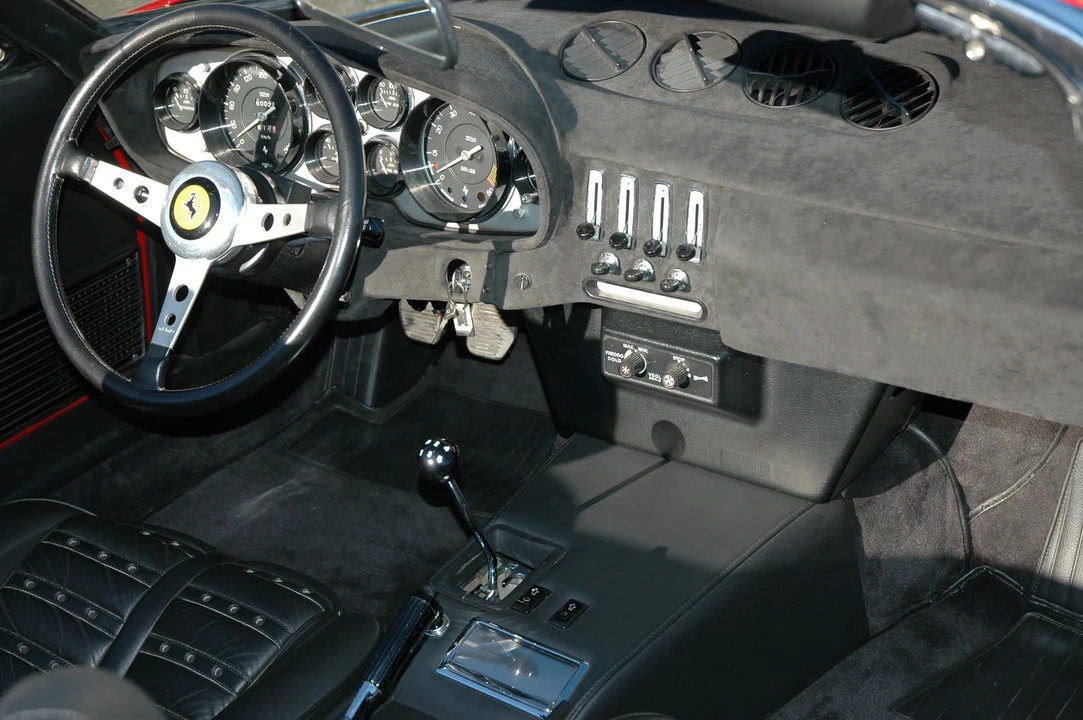 Ferrari Daytona Spider - Image 5 of 25