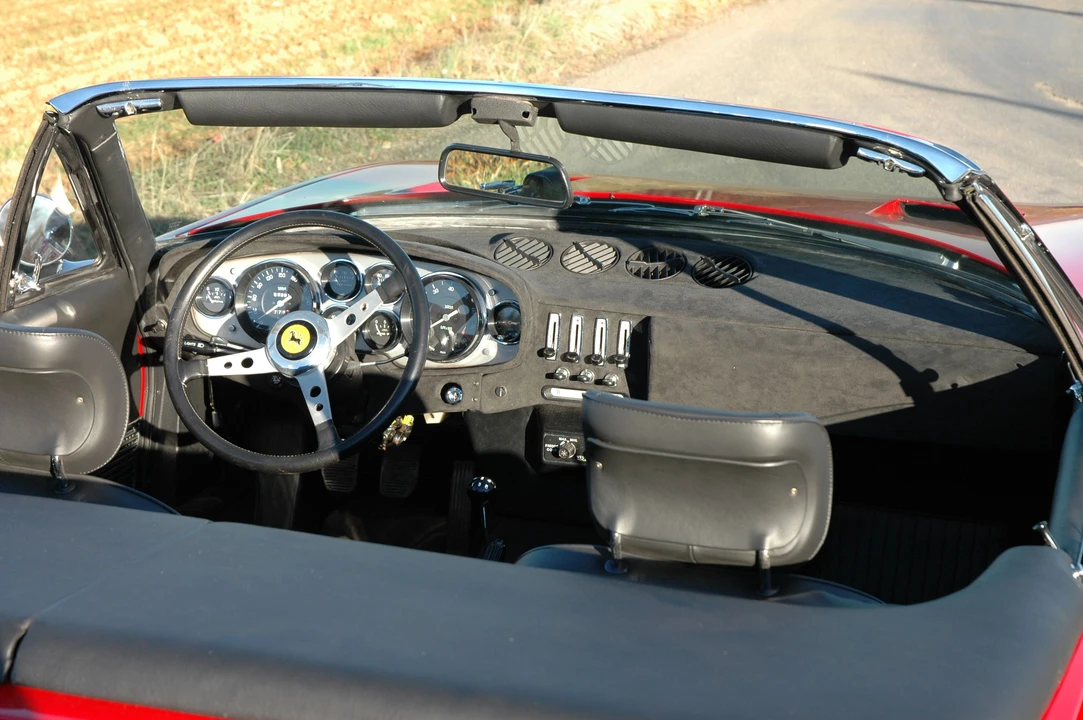 Ferrari Daytona Spider - Image 4 of 25