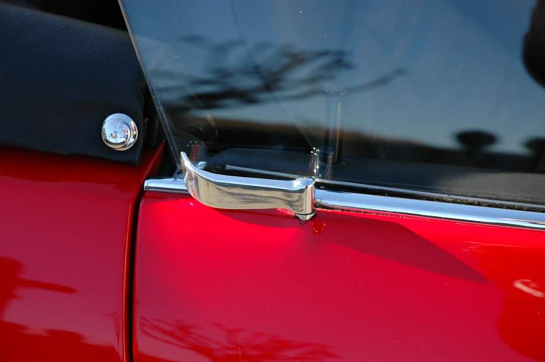 Ferrari Daytona Spider - Image 23 of 25