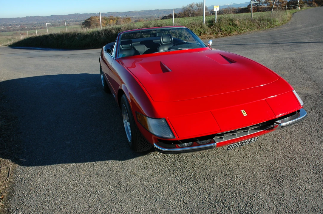 Ferrari Daytona Spider - Image 14 of 25