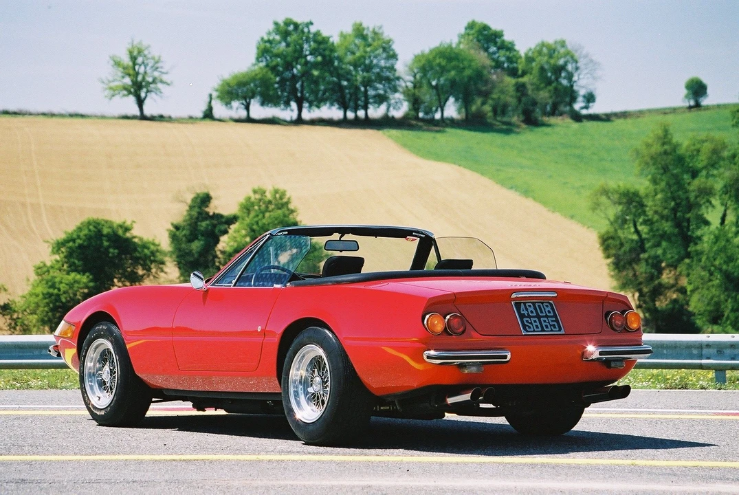 Ferrari Daytona Spider - Image 2 of 25