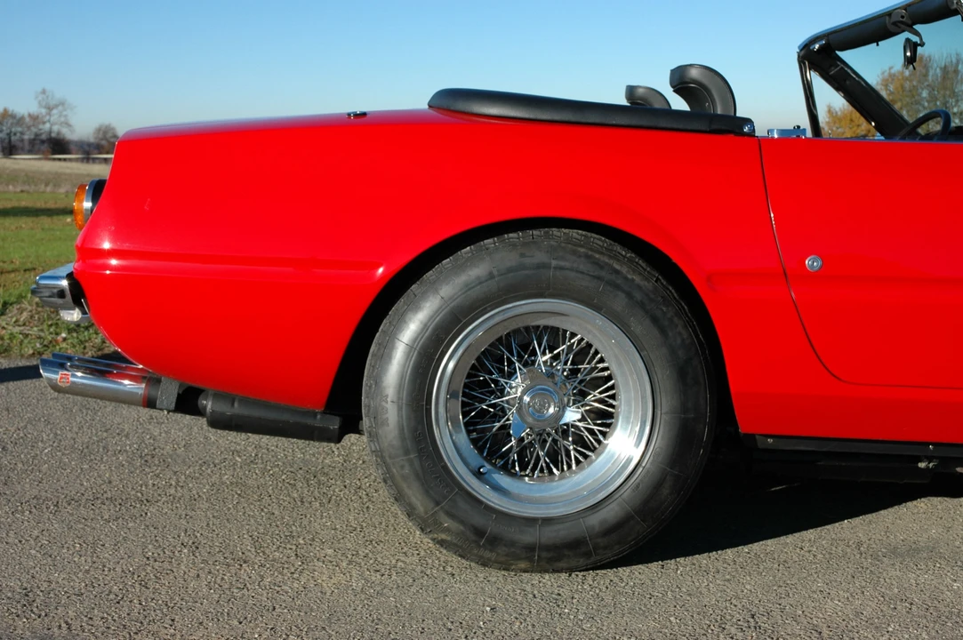 Ferrari Daytona Spider - Image 17 of 25