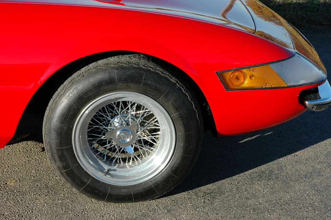 Ferrari Daytona Spider - Image 19 of 25