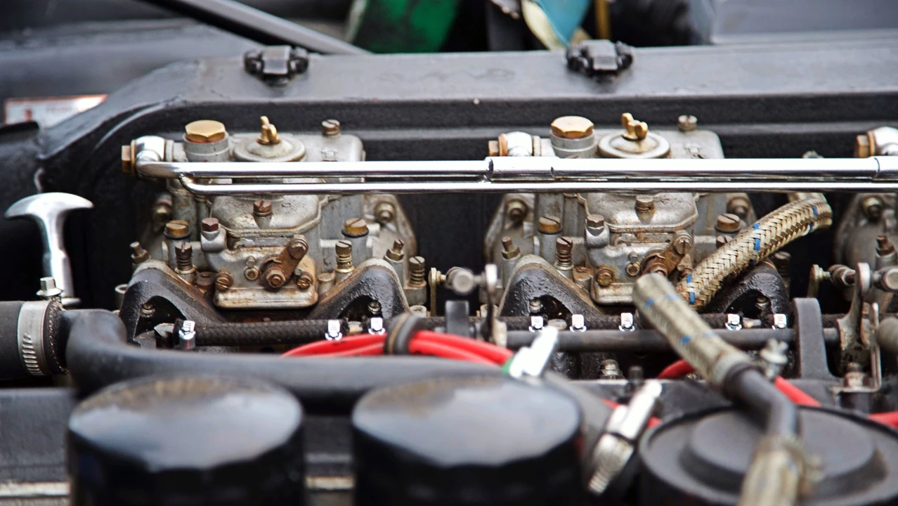 Ferrari 365 GTC/4 - Image 18 of 30