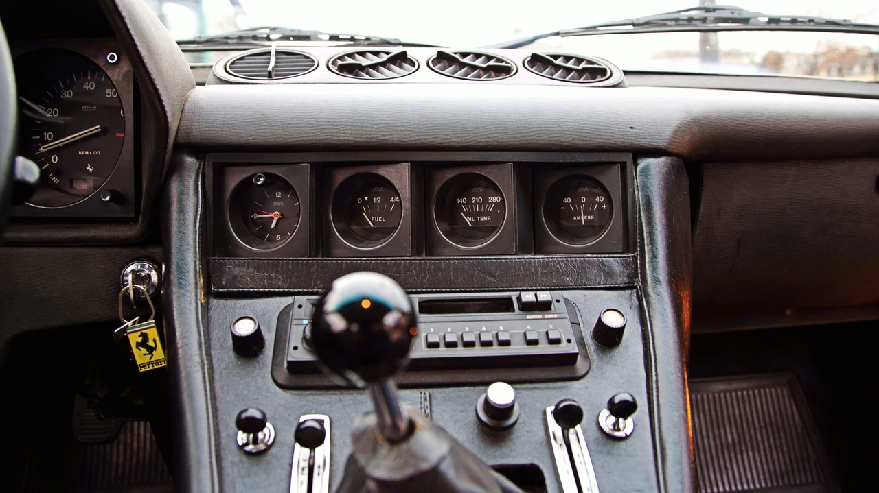 Ferrari 365 GTC/4 - Image 14 of 30