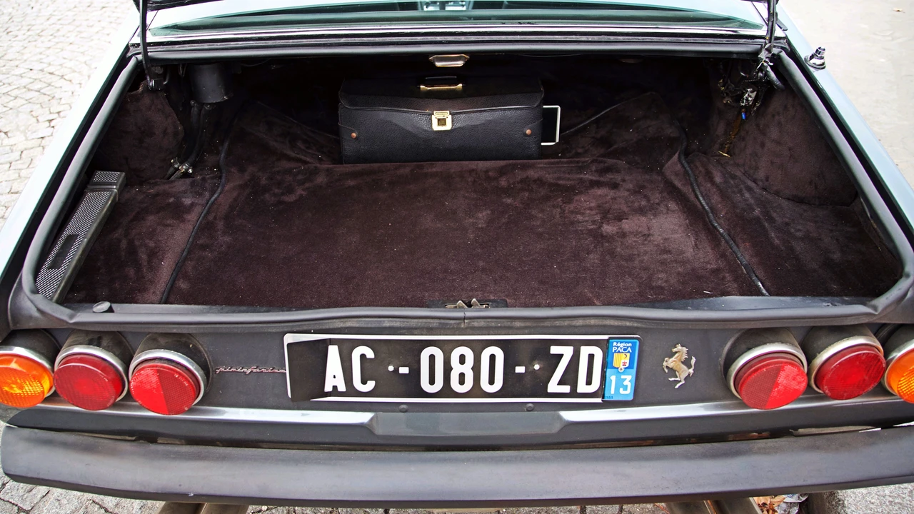 Ferrari 365 GTC/4 - Image 21 of 30