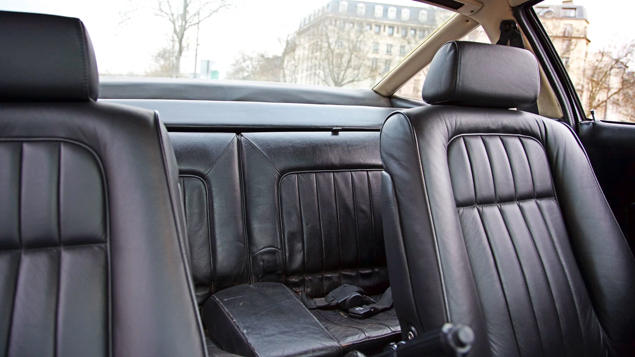 Ferrari 365 GTC/4 - Image 10 of 30