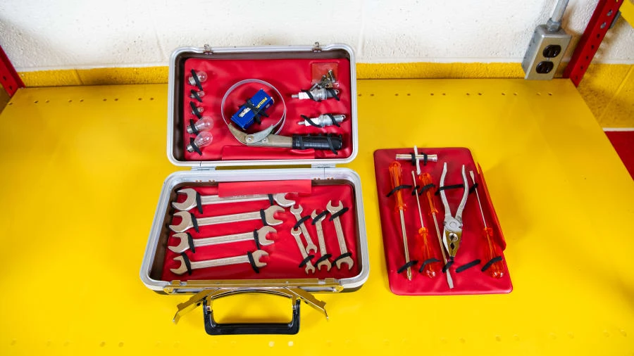 Parts & Memorabilia Tools - Image 3 of 4