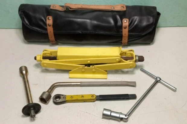 Parts & Memorabilia Tools - Image 4 of 5