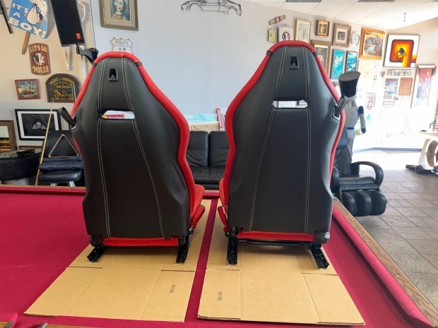 Parts & Memorabilia Seats & Interior - Image 3 of 5