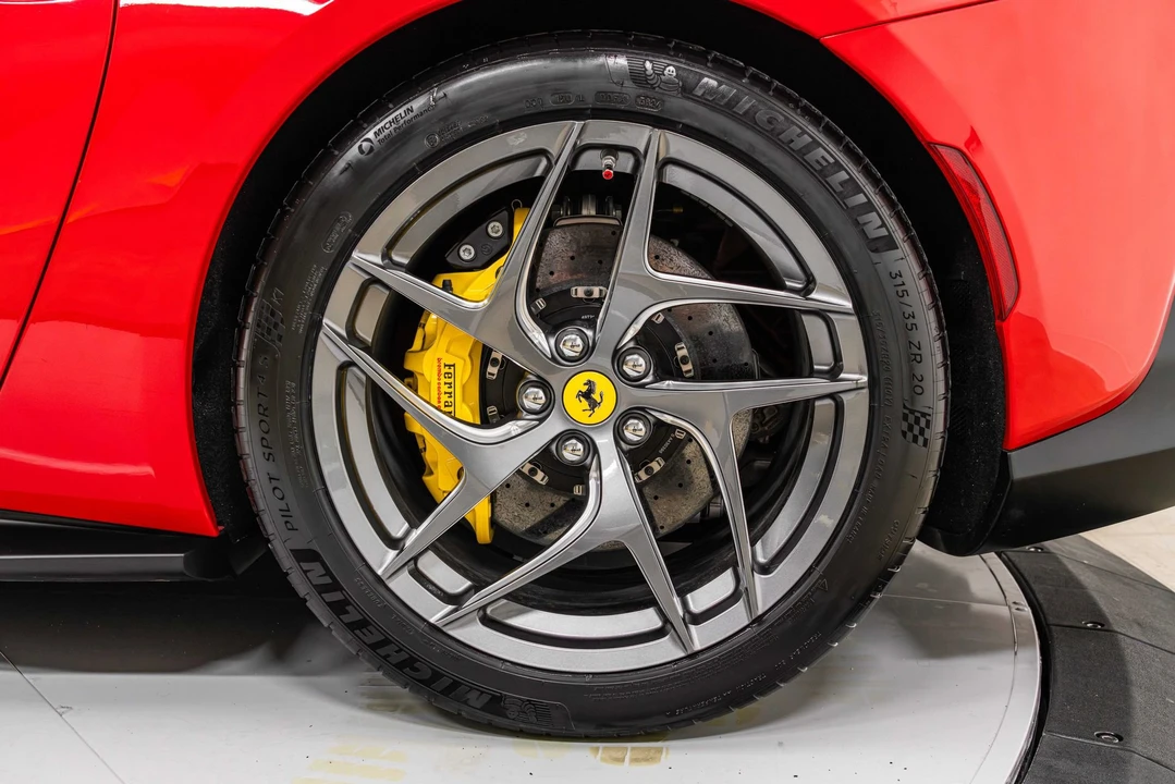 2020 Ferrari 812 Superfast - Image 15 of 31