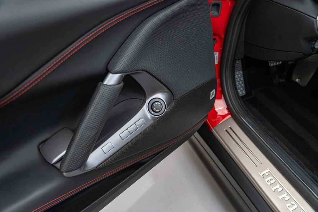 2020 Ferrari 812 Superfast - Image 27 of 31