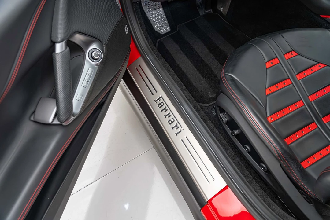 2020 Ferrari 812 Superfast - Image 28 of 31