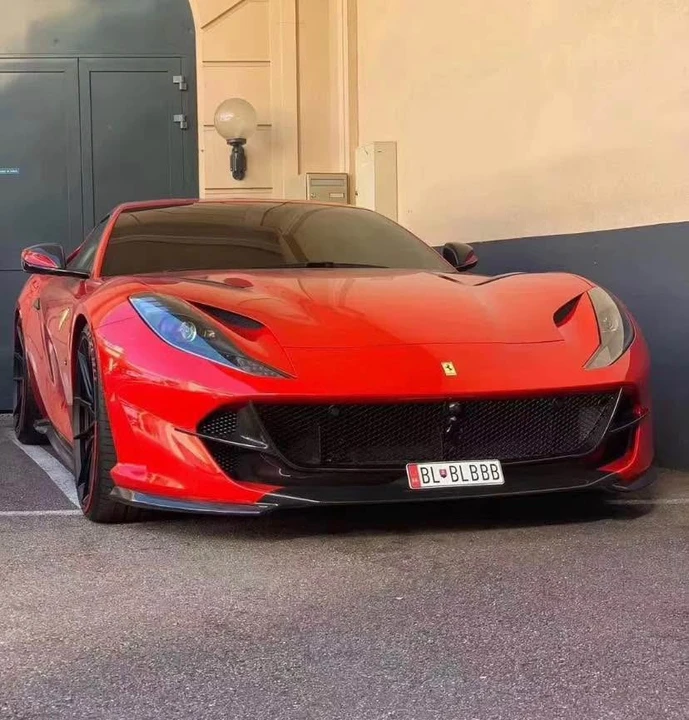 Ferrari 812 - Image 2 of 4
