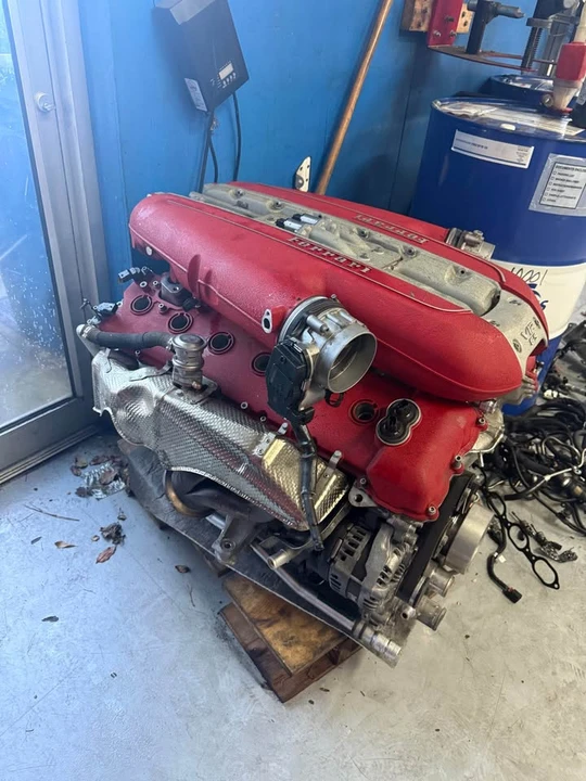 Parts & Memorabilia Engines - Image 3 of 6