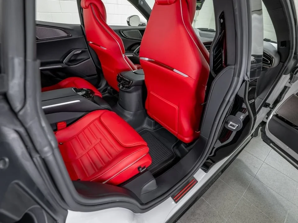 2025 Ferrari Purosangue - Image 29 of 31