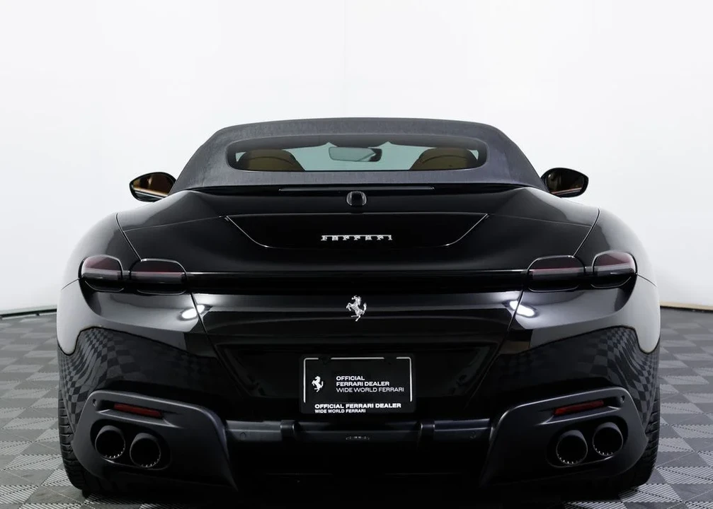2025 Ferrari Roma Spider - Image 14 of 31