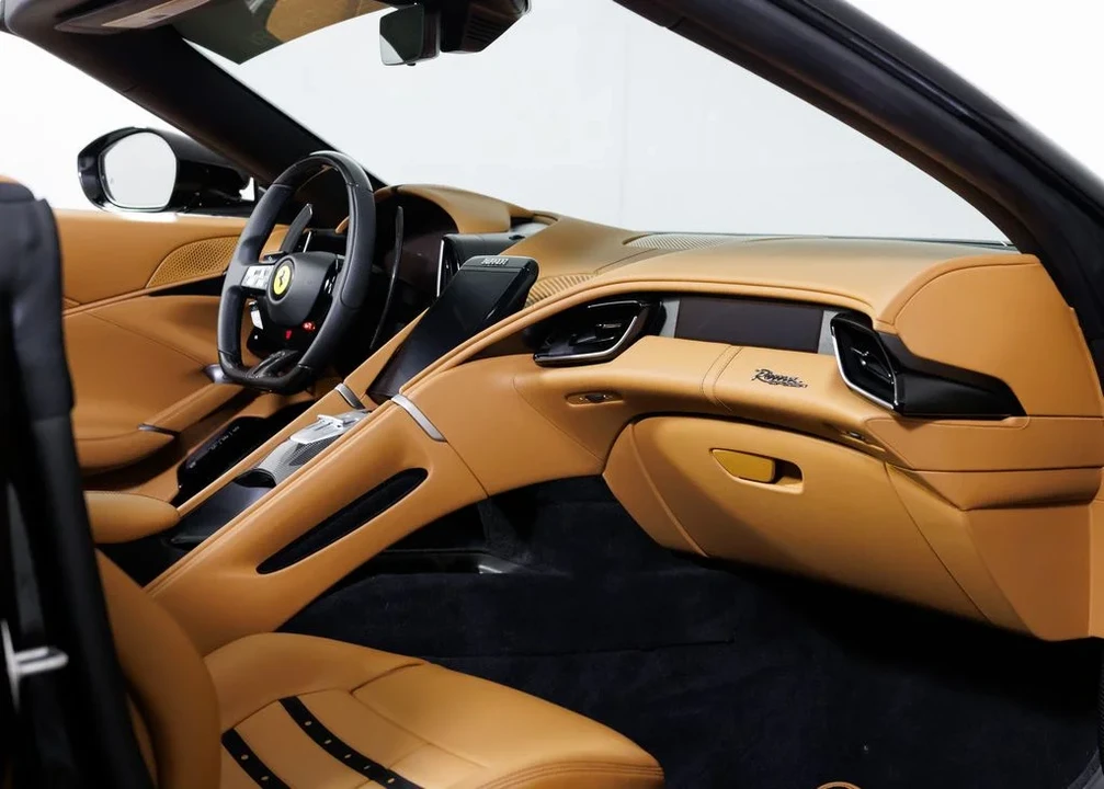 2025 Ferrari Roma Spider - Image 25 of 31