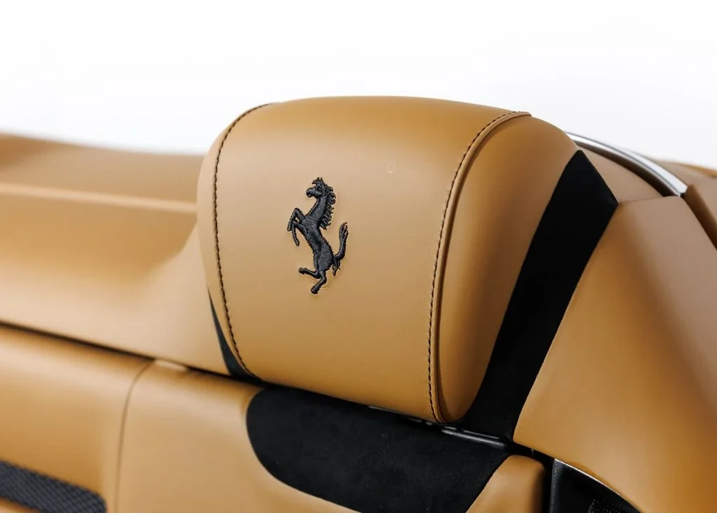 2025 Ferrari Roma Spider - Image 28 of 31