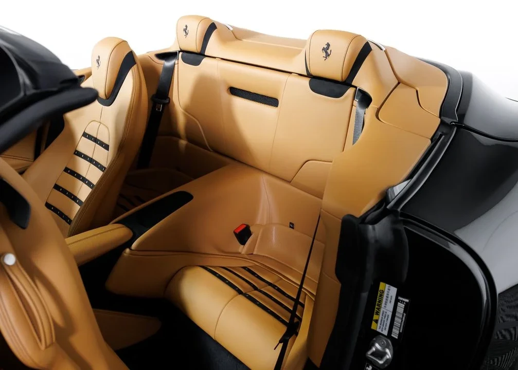 2025 Ferrari Roma Spider - Image 26 of 31