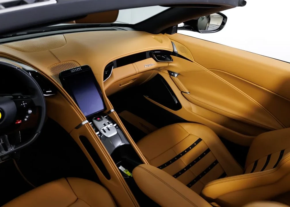 2025 Ferrari Roma Spider - Image 29 of 31