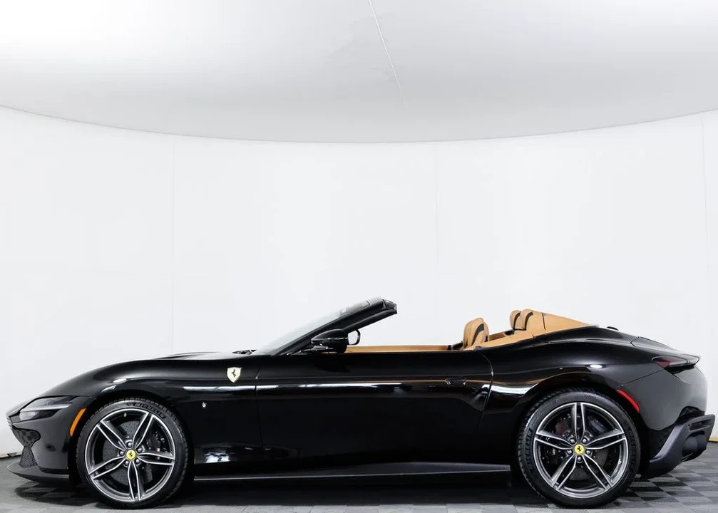 2025 Ferrari Roma Spider - Image 7 of 31