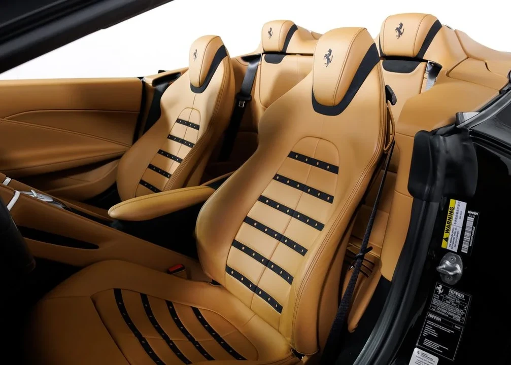 2025 Ferrari Roma Spider - Image 21 of 31