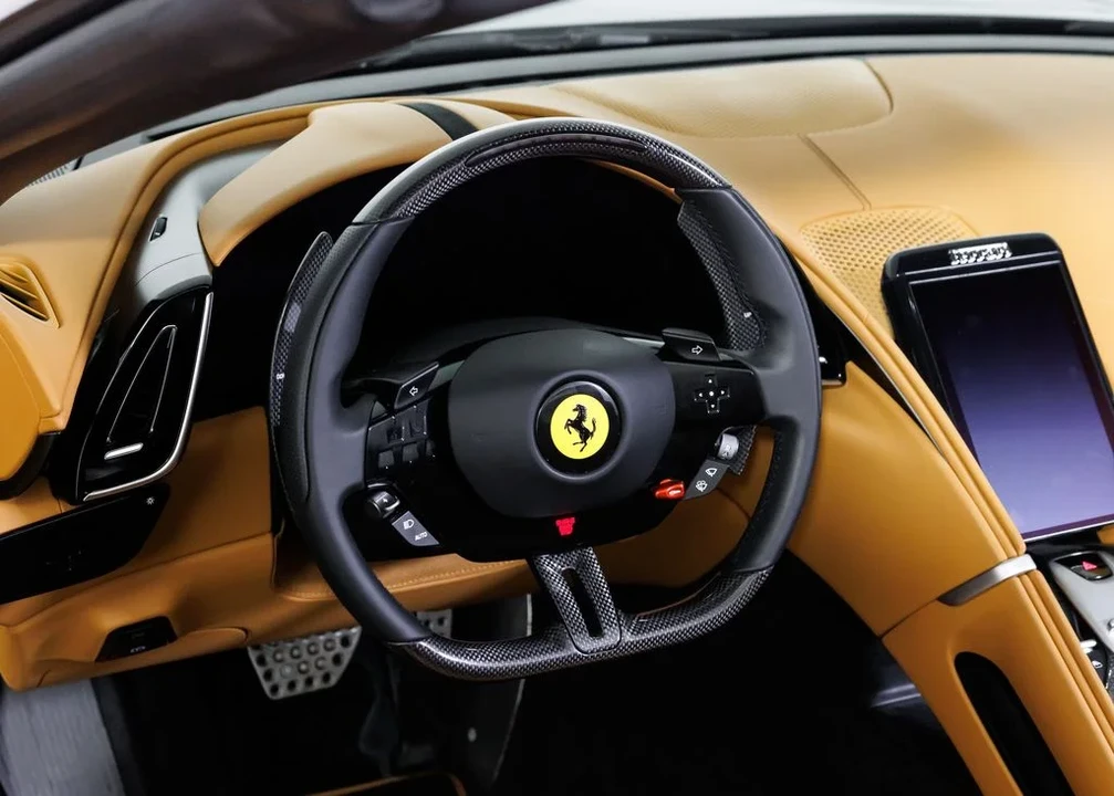 2025 Ferrari Roma Spider - Image 20 of 31
