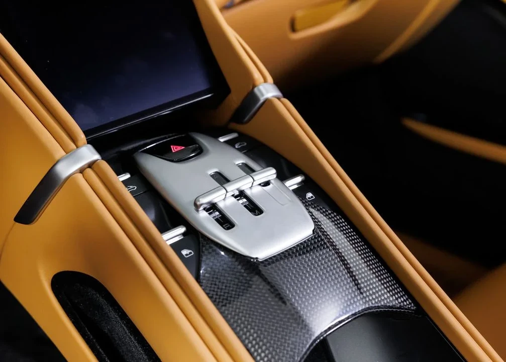 2025 Ferrari Roma Spider - Image 30 of 31
