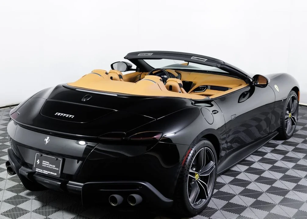2025 Ferrari Roma Spider - Image 18 of 31