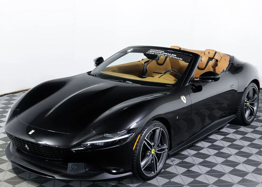 2025 Ferrari Roma Spider - Image 16 of 31