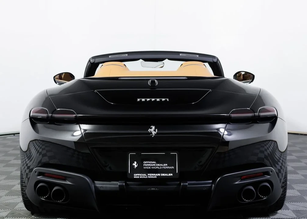 2025 Ferrari Roma Spider - Image 13 of 31