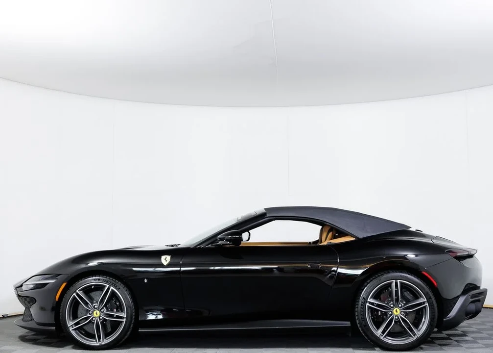 2025 Ferrari Roma Spider - Image 8 of 31
