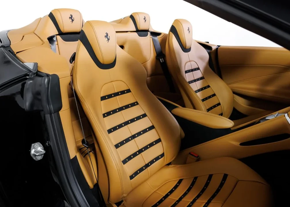 2025 Ferrari Roma Spider - Image 23 of 31