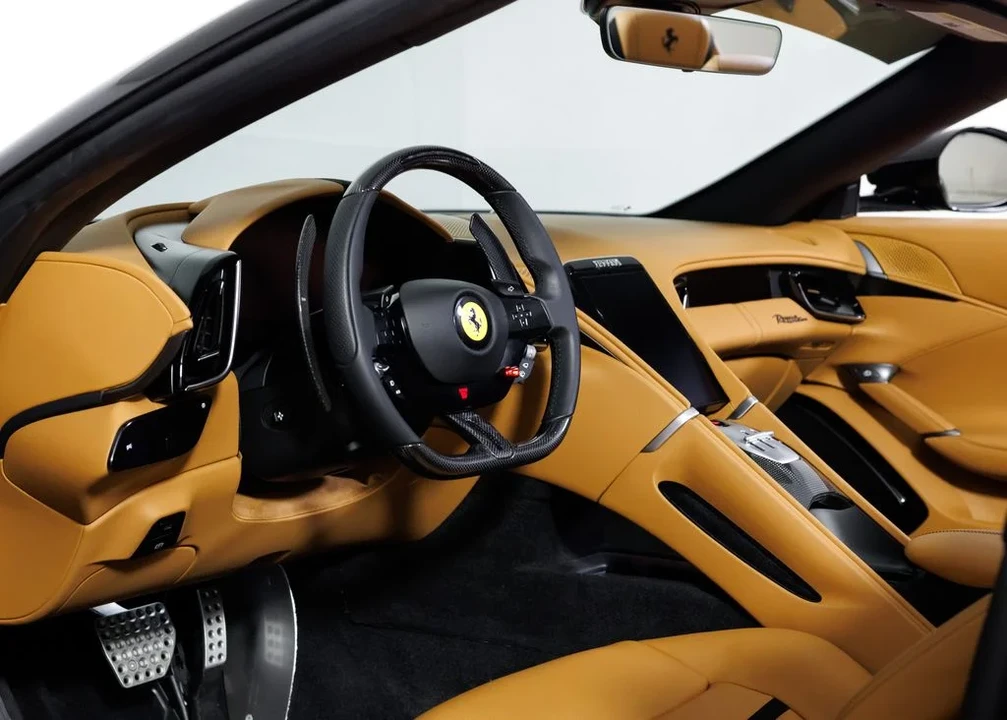 2025 Ferrari Roma Spider - Image 19 of 31