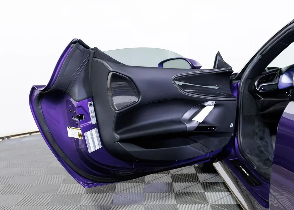 2025 Ferrari SF90 Spider - Image 22 of 31