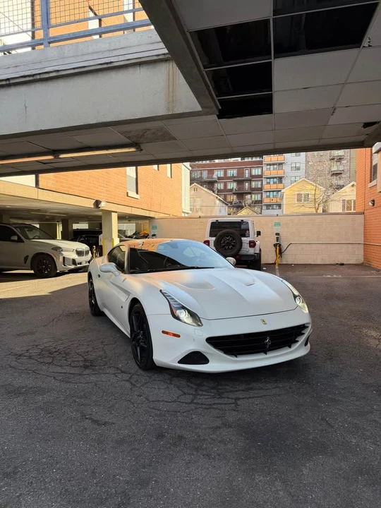 2016 Ferrari California T - Image 9 of 10