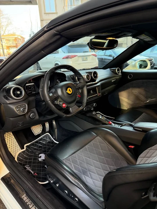 2016 Ferrari California T - Image 3 of 10