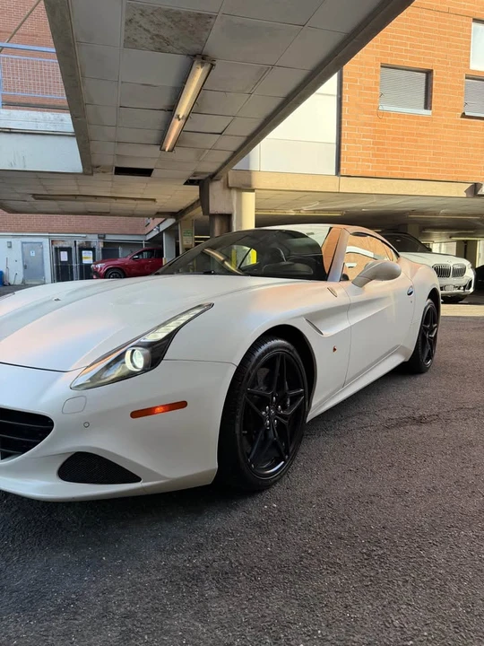 2016 Ferrari California T - Image 7 of 10
