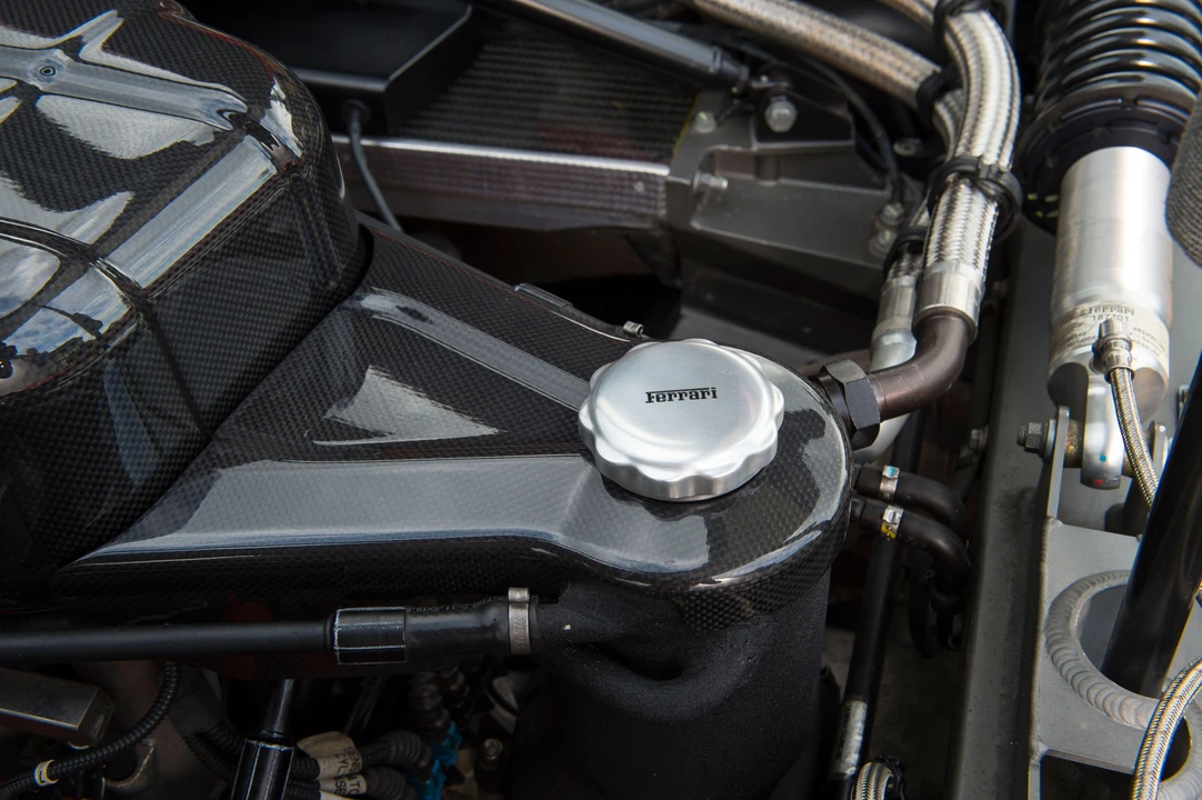 2004 Ferrari Enzo - Image 16 of 31