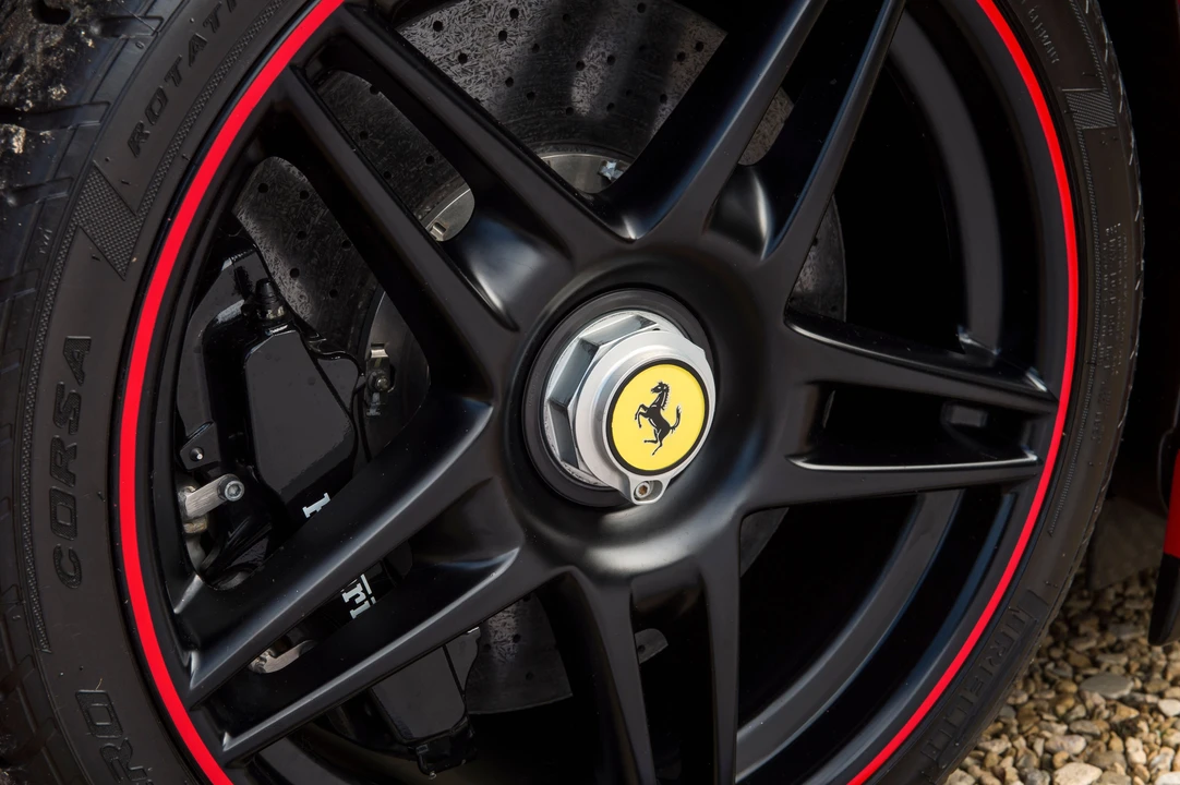2004 Ferrari Enzo - Image 28 of 31