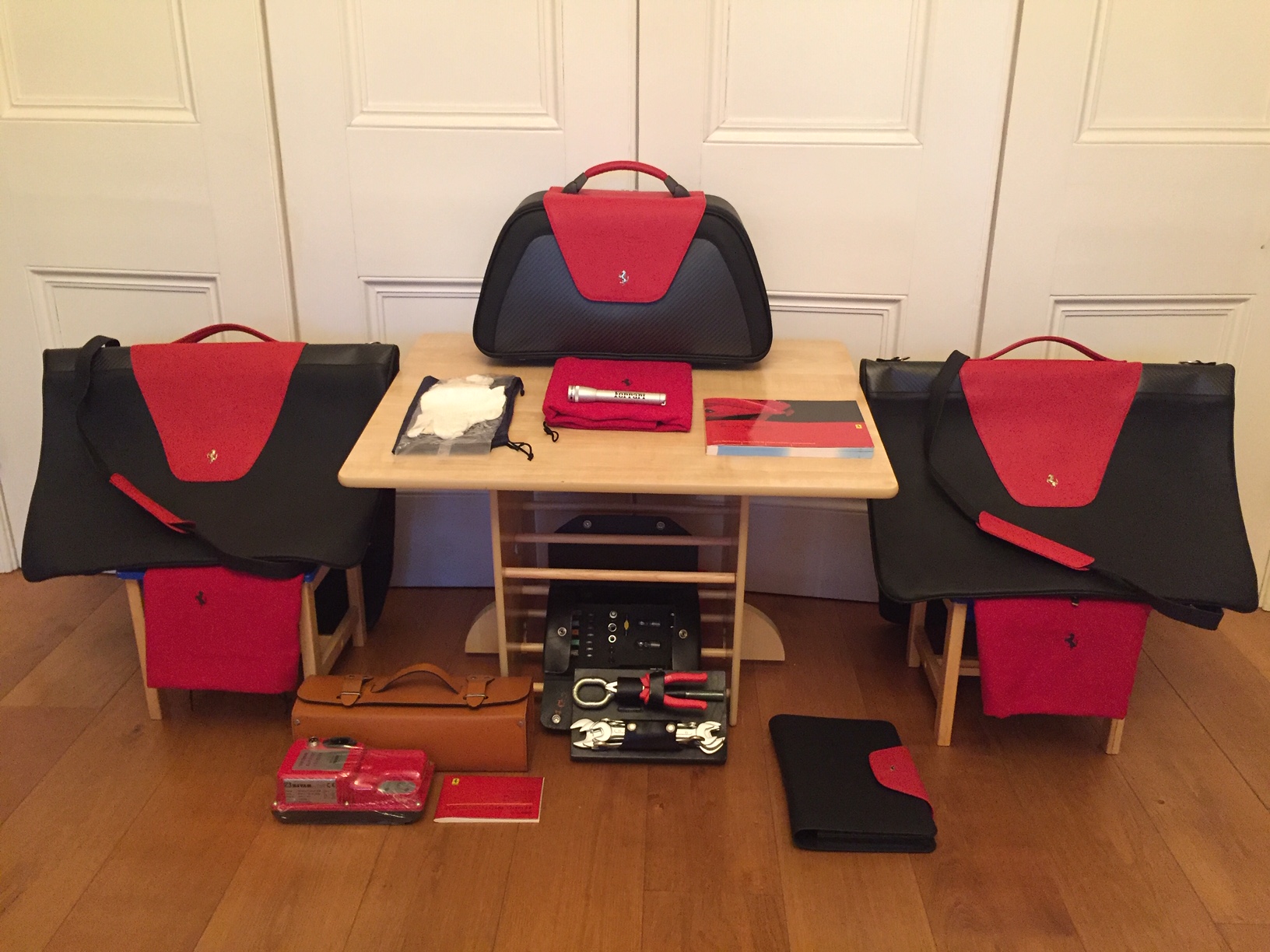 Ferrari Enzo Luggage, Tool Kit & Additional Accessories
